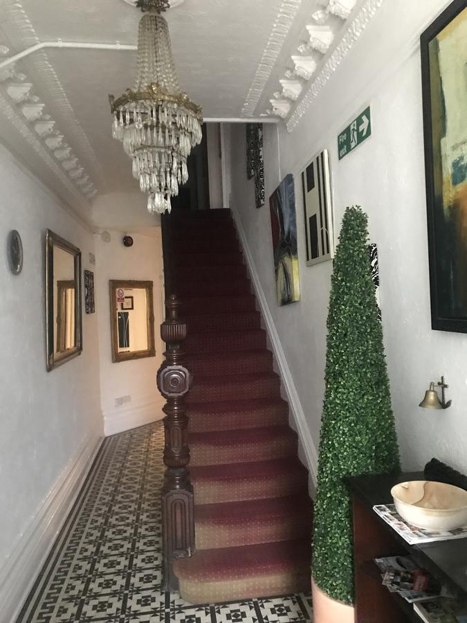 Oyo Maggie Jones Guest House Cardiff Dış mekan fotoğraf