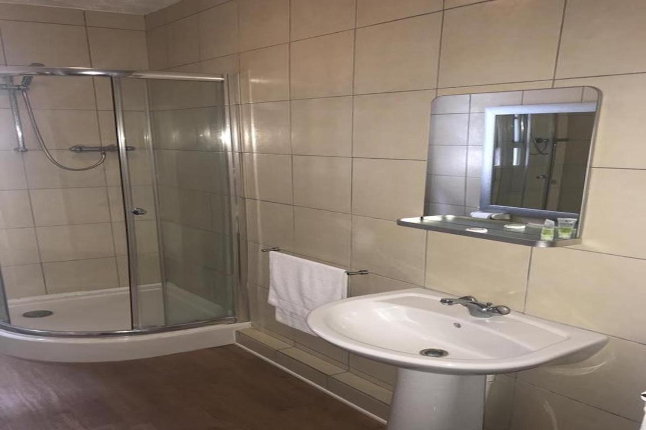 Oyo Maggie Jones Guest House Cardiff Dış mekan fotoğraf